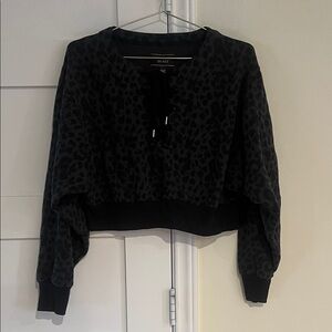 Victoria’s Secret Black Leopard Print Cropped Sweater Size Small EUC